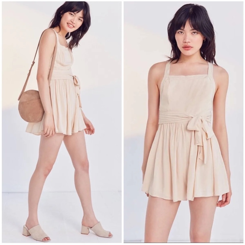 NWT Urban Outfitter Kimchi Blue Trapunto Stitch Cross-Back Romper Cream Sz 4